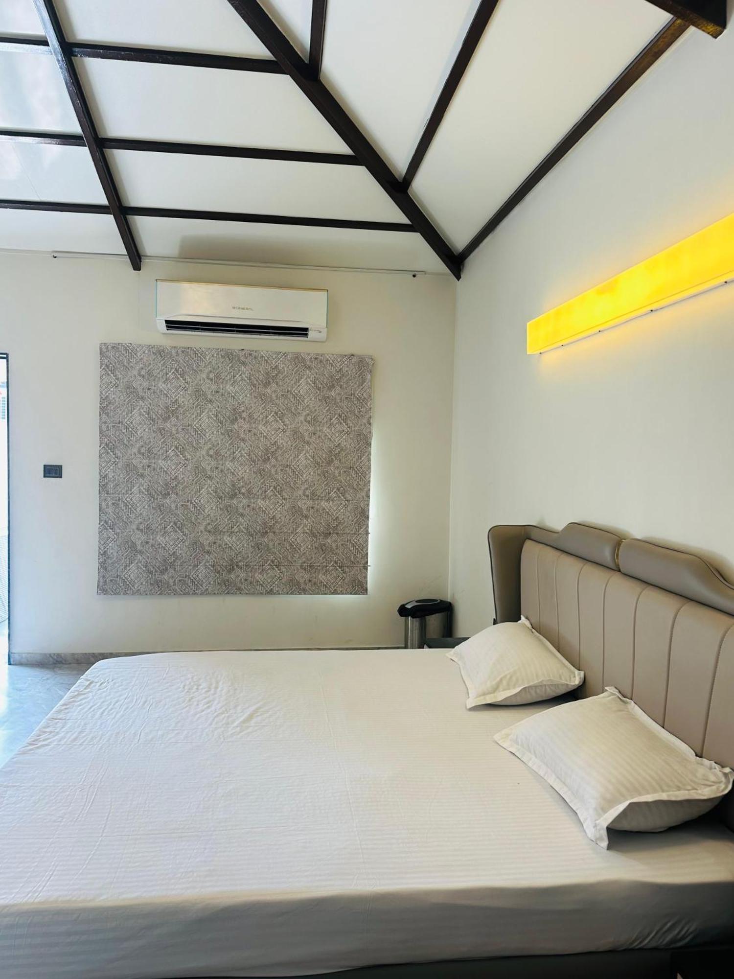 Srk Farm And Resort Anjār Екстериор снимка